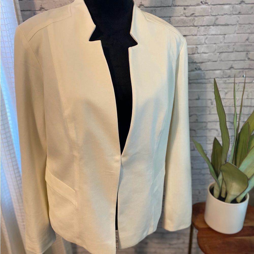 Chico’s white blazer size 2